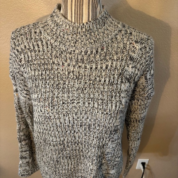 Romeo & Juliet Couture Sweater Large Black and Cream Mock Turtleneck Knit Cozy - Picture 2 of 16